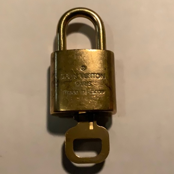 Vintage Louis Vuitton Brass ‘331’ Padlock in Goldtone with Goldtone Key - Picture 2 of 6